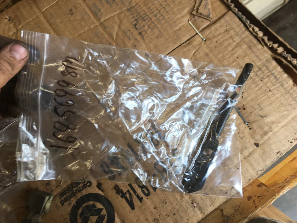 Simplicity Landlord Broadmoor Mower 1685699SM Throttle Lever Handle - Image 1 of 1