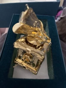 Baldwin Timeless Craftsmanship Grammophon Ornament Messing 24Kt Gold Finish RAR - Bild 1 von 3