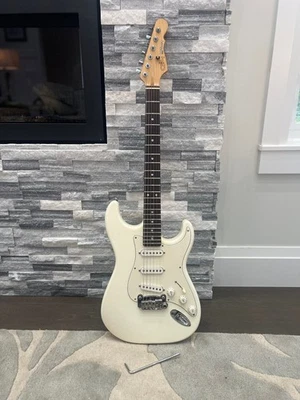 2000 USA G&L Legacy electric guitar Olympic White with Rosewood fretboard - Image 1 of 4