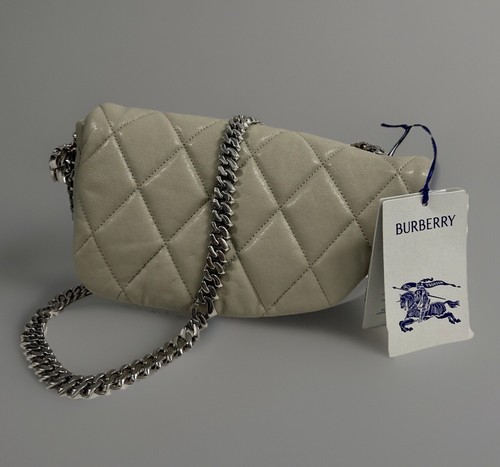 Borsa a tracolla Burberry piccola SHIELD LOCK pelle trapuntata bianca sconto $3000+