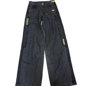 Pantalon jambes en denim noir Adidas Traxion Jet Concept 31" - Rayures vertes - Photo 1/17