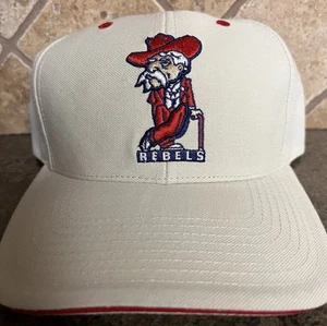 Cappello Vintage Ole Miss Rebels Col Reb LOGO Strapback Anni 90 Twins Enterprise NUOVO NUOVO CON ETICHETTE - Foto 1 di 7
