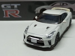 TOMICA PREMIUM - NISSAN GT-R - WHITE - 1:64 SCALE MODEL CAR LV-N148 - Picture 1 of 8