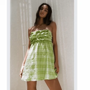 Sabo Skirt Senya Strapless Mini Dress Size 4 in Green Ruffle - Picture 1 of 10