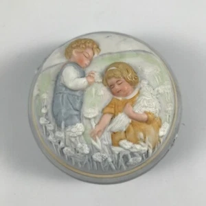 Vtg AVON Porcelain "GOLDEN DREAMS" MUSIC / TRINKET BOX Children Hand Paint 1985  - Picture 1 of 4