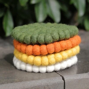4 Posavasos redondos para bebidas 100 % lana fieltro bola posavasos de mesa multicolores 10 cm - Imagen 1 de 7