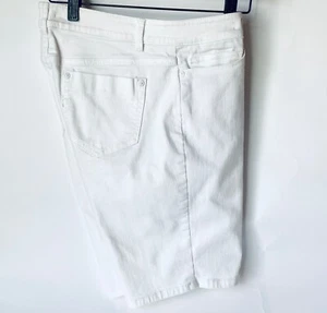 J.JILL WHITE DENIM Women Bermuda Golf Shorts Size 10 Petites - Picture 1 of 12