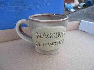 "Taza/taza de café beige/marrón ""vieja regañada" - Imagen 1 de 4