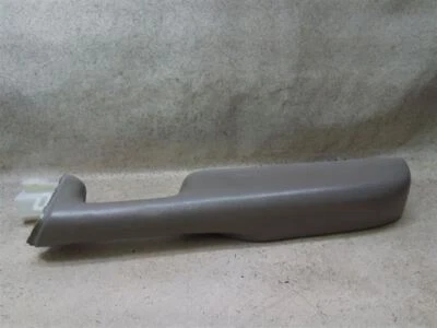 Tirador de puerta con reposabrazos derecho de pasajero marrón para camioneta Chevrolet Tahoe 1999-2006 Foto 1 de 4