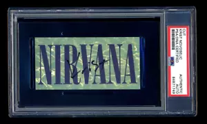 PEGATINA NIRVANA FIRMADA CON CRIST NOVOSELIC COMO NUEVA AUTOGRAFIADA PSA/ADN - Imagen 1 de 1