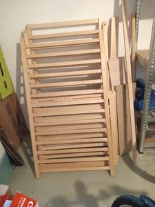 ** gebrauchtes Holzbett  für Kinder , (ohne  Matratze) ** - Bild 1 von 1