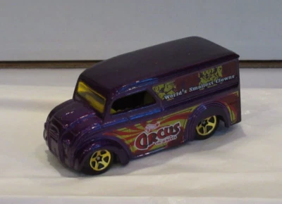 HOT WHEELS CIRCUS CLOWNS ON WHEELS ~ DAIRY DELIVERY ~ - Image 1 of 4