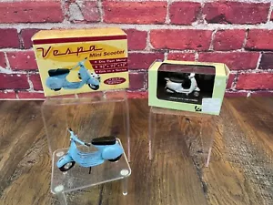 NEW Lot of 2 NEWRAY XONEX VESPA ET4 1996 & 1997 COLLECTOR EDITION MINI SCOOTER - Picture 1 of 14