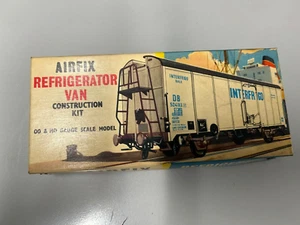 OO scale AIRFIX Refrigerator Van model kit - Picture 1 of 6
