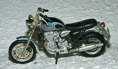 MAISTO MOTO 1/18 TRIUMPH THUNDERBIRD TBE - Photo 1/4