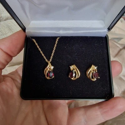Juego de 3 collares y pendientes colgantes de cistal transparente granate granate de aleación de oro de 10k Foto 1 de 4