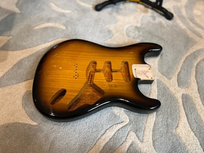 NOS Warmoth Fender Stratocaster 烟草爆裂硬尾机身 — 第 1/4 张图片