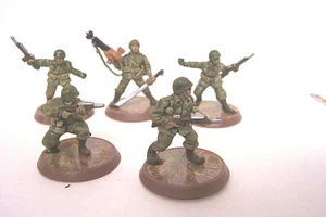 1:52 INFANTRY SOLDIERS (1-3/8" tall, 35mm) WWII-Korea-'Nam Plastic Base 5-PCS NM - Picture 1 of 8