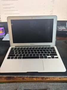MacBook Air 11" (Late 2010) - Core 2 Duo 1.4GHz - Fully Functional - Picture 1 of 3