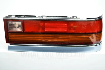 LUZ TRASEIRA GENUÍNA TOYOTA CRESSIDA MX83 S1 - DIREITA RHR RH - SEDÃ - AZUL - Imagem 1 de 4