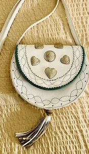 Vintage MILLE FIORI Umhängetasche weiß mit silberfarbenen Concho-Verzierungen - Bild 1 von 9