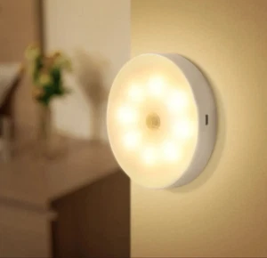 LUCE NOTTURNA CON SENSORE DI MOVIMENTO LAMPADA RICARICABILE LED NOTTE SENZA FILI - Foto 1 di 5