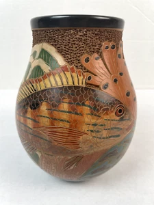 Nicaraguan Art Pottery Hand Etched Carved Vase Fish SIGNED - Picture 1 of 7
