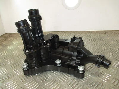 Audi A3 2020 8Y 2,0 TDi DSR. Termostato y carcasa 05L121111Q 6K Foto 1 de 4