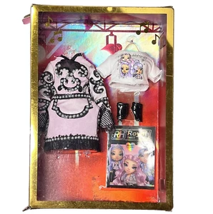 NUEVO EN CAJA Arco Iris Alta Visión Muñeca Minnie Choi 2do Conjunto Guantes Falda Top Camiseta Lote - Imagen 1 de 4