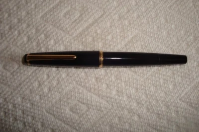 MontBlanc No. 32 Fountain Pen - Black/Gold Foto 1 de 4