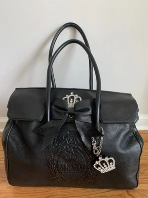 Bolso de mano de viaje My Flat In London Royce de cuero negro con dije de corona Foto 1 de 4
