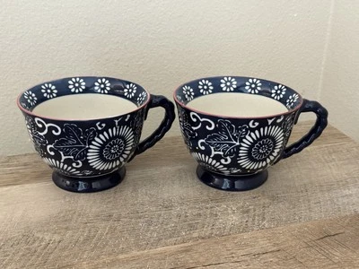Juego de 2 tazas de café florales azul marino blanco té mango retorcido Foto 1 de 4