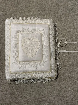 Elegante álbum de boda vintage de encaje blanco Foto 1 de 4