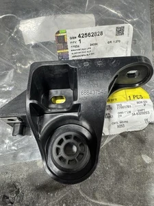 GM Genuine Parts Passenger Side Radiator Upper Bracket - Picture 1 of 2