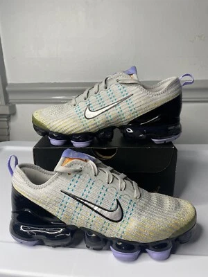 Nike Air VaporMax Flyknit 3 Blanco Negro Rayas BQ5238-103 Talla 6Y Para mujeres 7.5 Foto 1 de 4