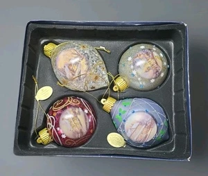 Bradford Exchange Thomas Kinkade Ilumina la Temporada 4 Ilumina Adornos de Vidrio - Imagen 1 de 20