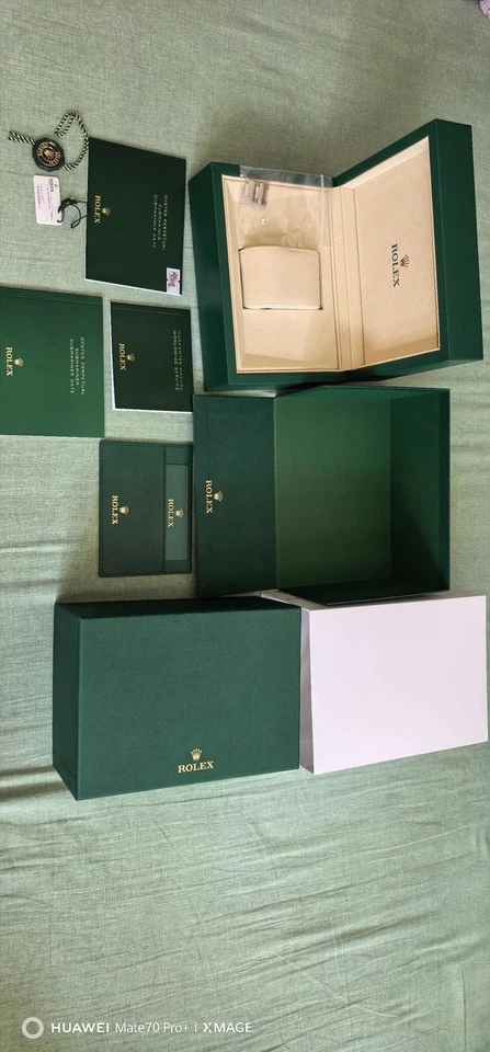 Caja de reloj mediana premium - Estuche de almacenamiento de lujo para colección de relojes Foto 1 de 4