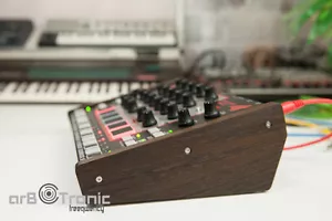 Akai Rythm Wolf Tom Cat Seitenteil Ständer Wooden Side Panel End Cheek Stand DO - Bild 1 von 7