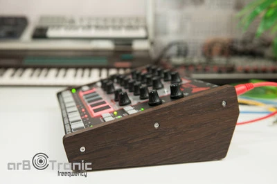 Akai Rythm Wolf Tom Cat Seitenteil Ständer Wooden Side Panel End Cheek Stand DO - Bild 1 von 4