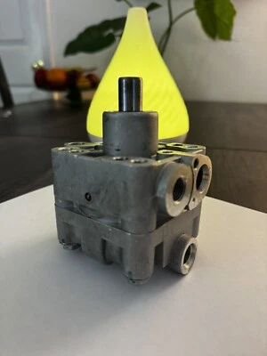 Power Steering Pump without Reservoir Mazda 626 L4 2.0L(98-2002) New Replacement - Image 1 of 4