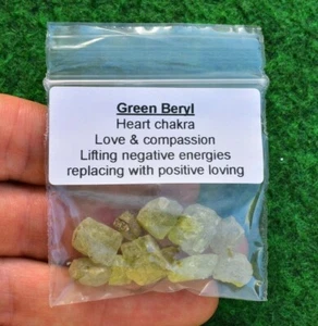Green Beryl Crystal Gemstone, Heliodor Emerald 5-15 Piece = 10g UK Quick Postage - Foto 1 di 7