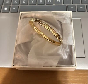 18k Gold Bangle Size 17CM Clip Type Lock, 4.84g. Total Weight - Picture 1 of 9