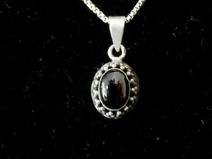 Beautiful Vintage Sterling Silver Solitaire Garnet Pendant W/ Necklace #993 - Picture 1 of 6