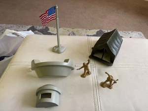 Vintage Marx Navarone & Other Playset Turrets 48 Star Flag & Pole Tent Soldiers. - Picture 1 of 10