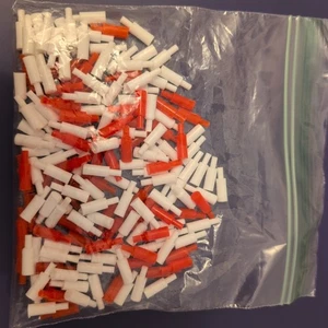 Juego Acorazado Juego Clavijas de Repuesto Piezas Blanco Rojo 1/4 Ziplock Tamaño Sandwich - Imagen 1 de 4
