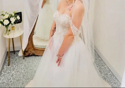 Casablanca Bridal Ivory Wedding Dress 2374 Size 6 - Image 1 of 4