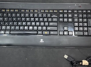 Logitech K800 (Y-R0011) Illuminated Wireless Keyboard - w/o dongle Free Shipping - Picture 1 of 6