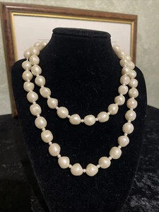 vintage faux white Non-circular  Big pearl necklace choker Gold Tone 34” Heavy - Picture 1 of 9