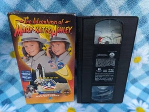 U.S. Space Camp Case of Adventures of Mary-Kate Ashley VHS Movie Tested Rare OOP - Foto 1 di 1