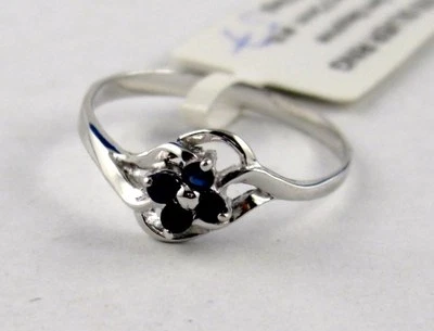 L38 Zaffiro Anello Tondo Levigata 0,11 ct 925 Silber 4 Zaffiri modulo un Fiore - Immagine 1 di 2